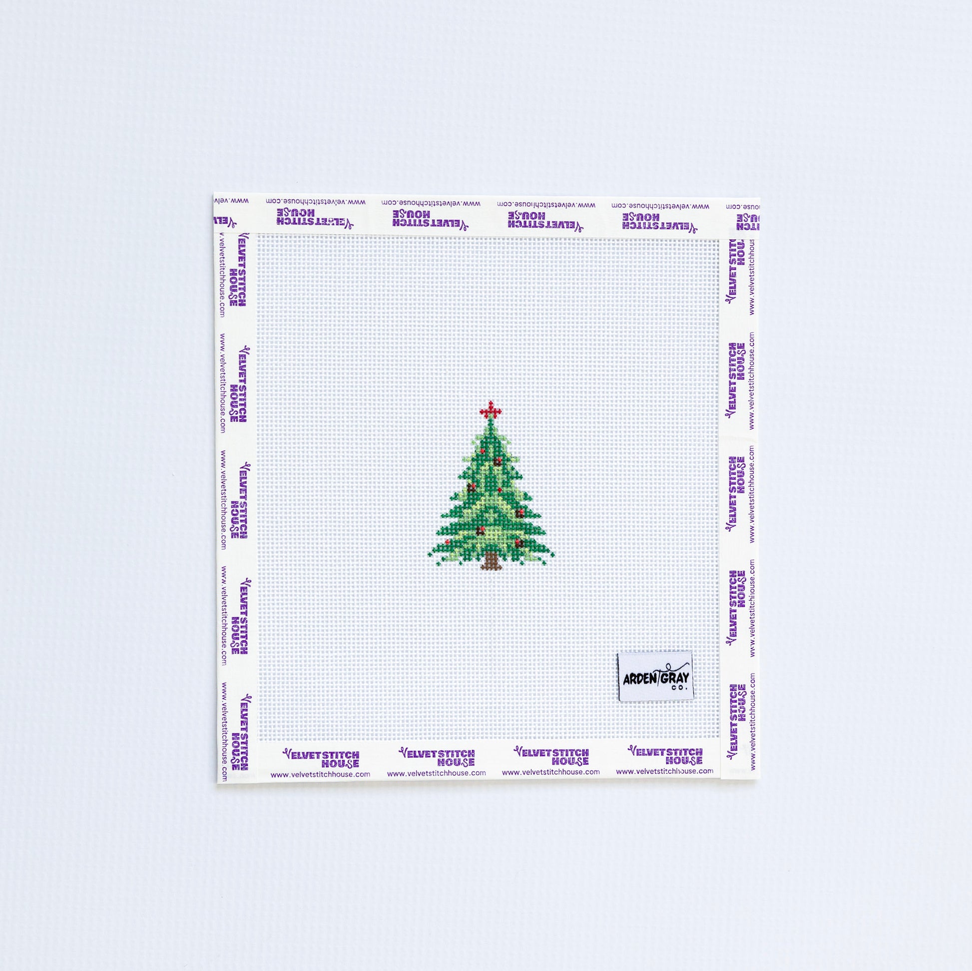Needlepoint mini pattern of christmas tree with red star on a white background