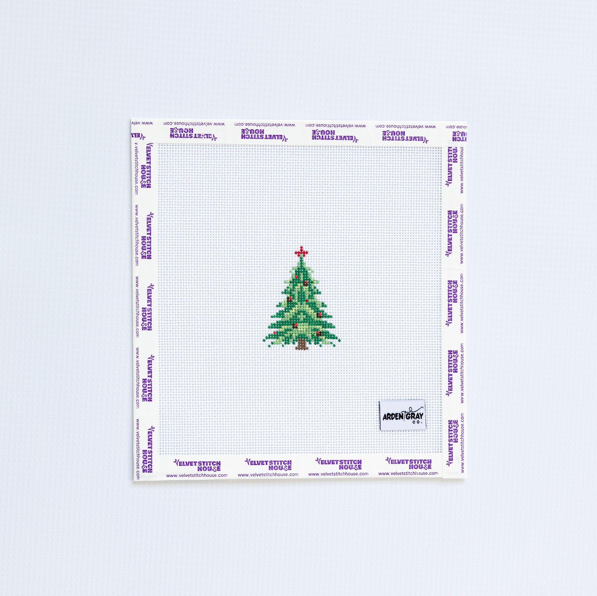 Needlepoint mini pattern of christmas tree with red star on a white background